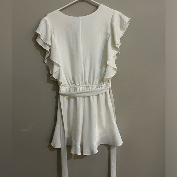 She+Sky White romper with v neck and ruffle sleeves - Picture 4 of 7